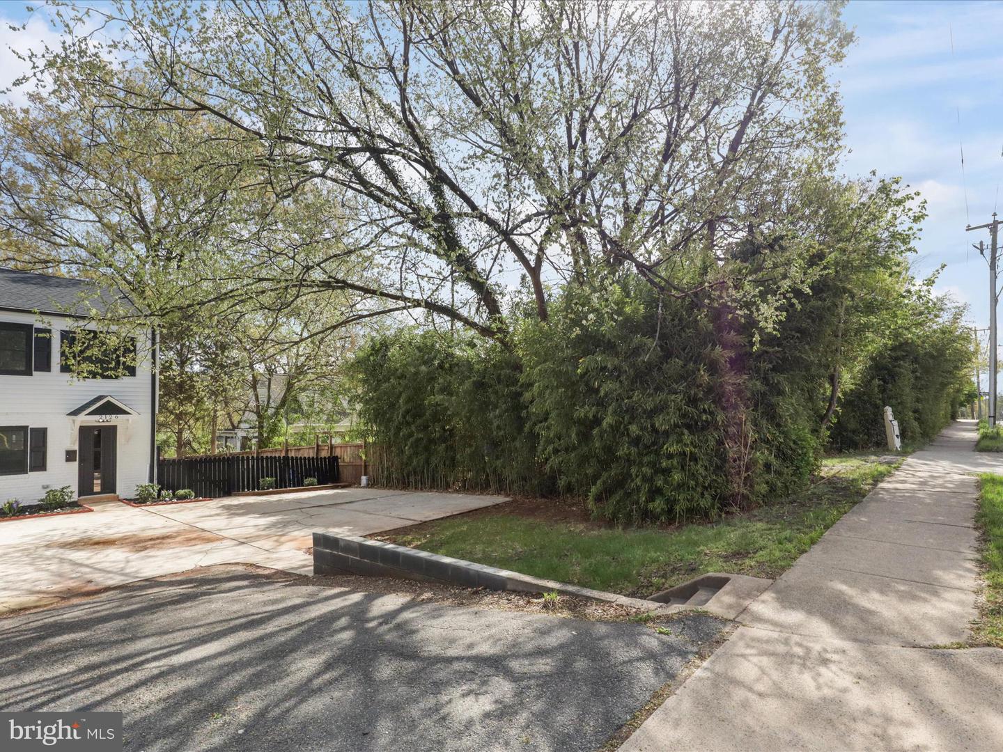 2126 Huntington Ave Property Photo 16
