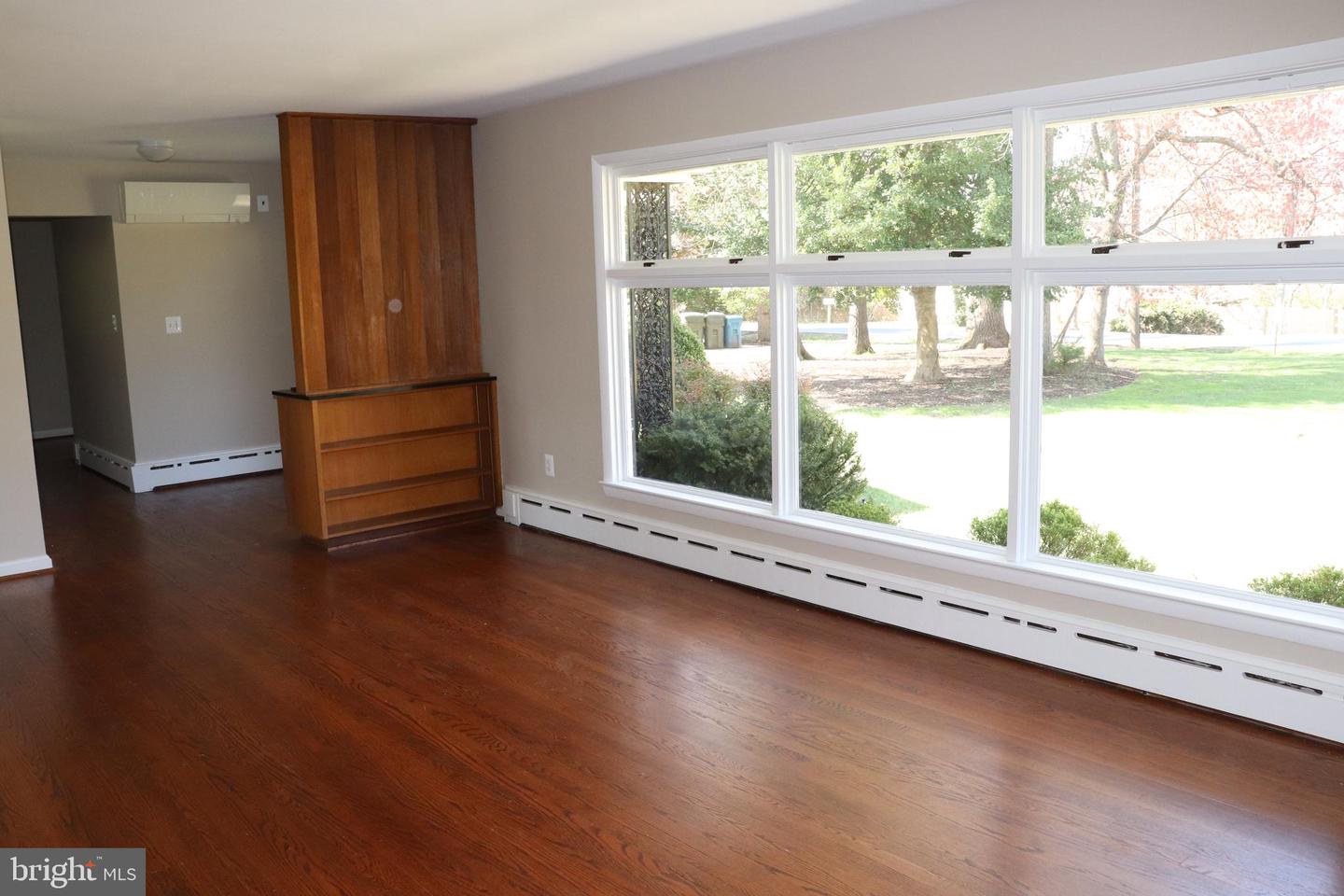 2831 Cedar Ln Property Photo 2