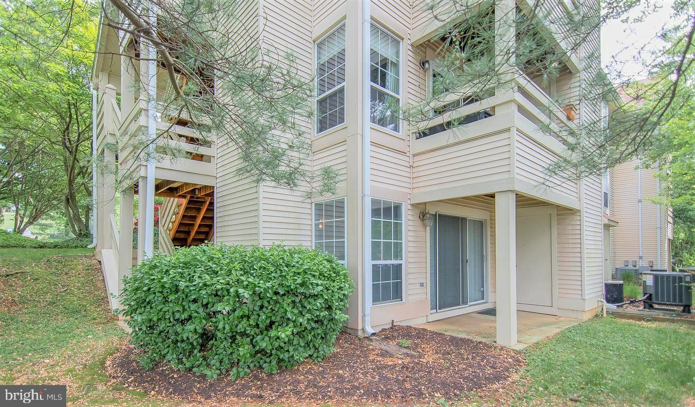 4555 Interlachen Ct #h Property Photo 1