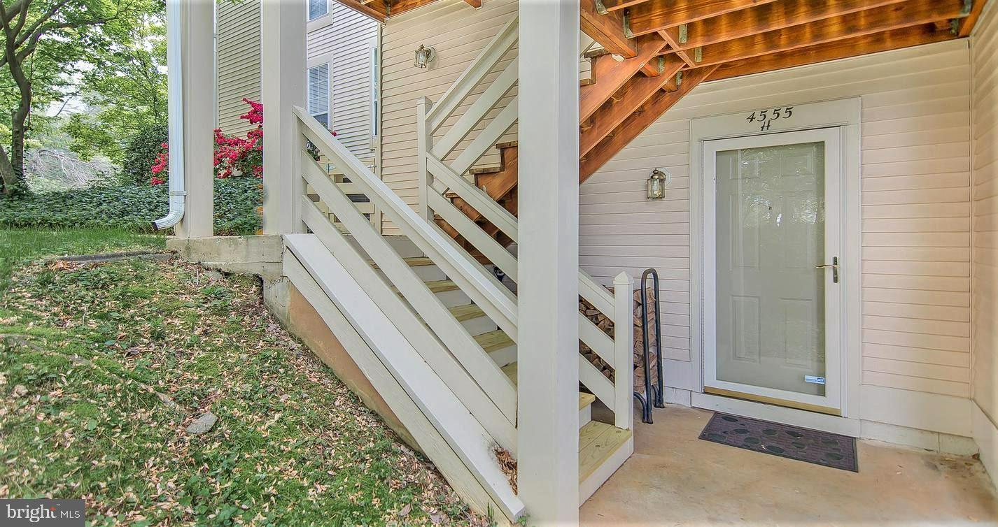 4555 Interlachen Ct #h Property Photo 2
