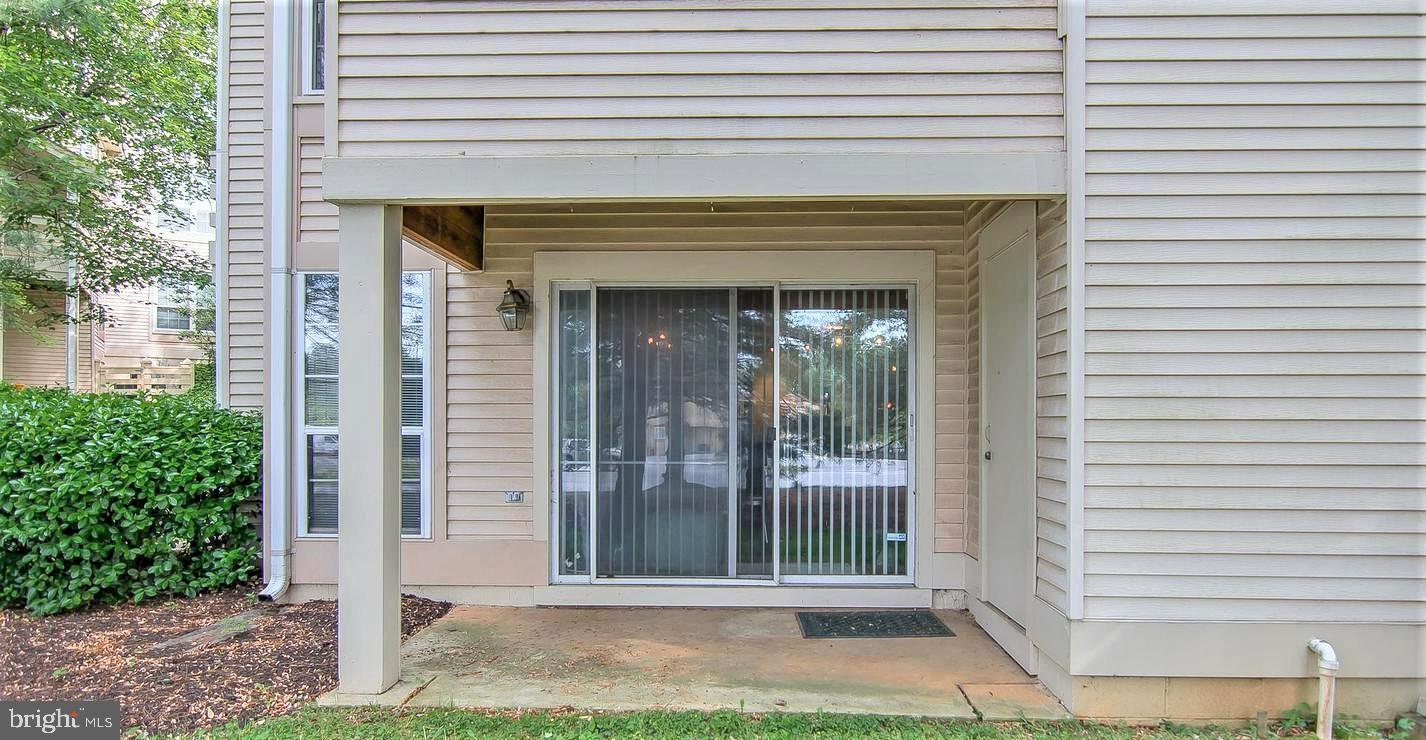 4555 Interlachen Ct #h Property Photo 3