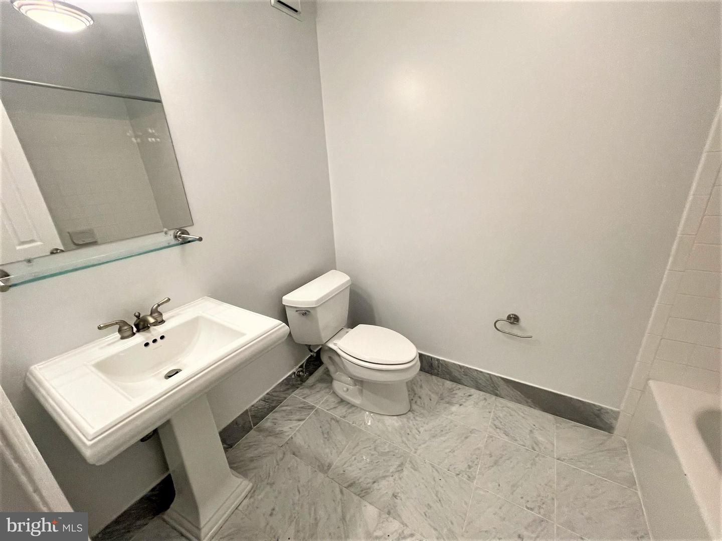 4555 Interlachen Ct #h Property Photo 9
