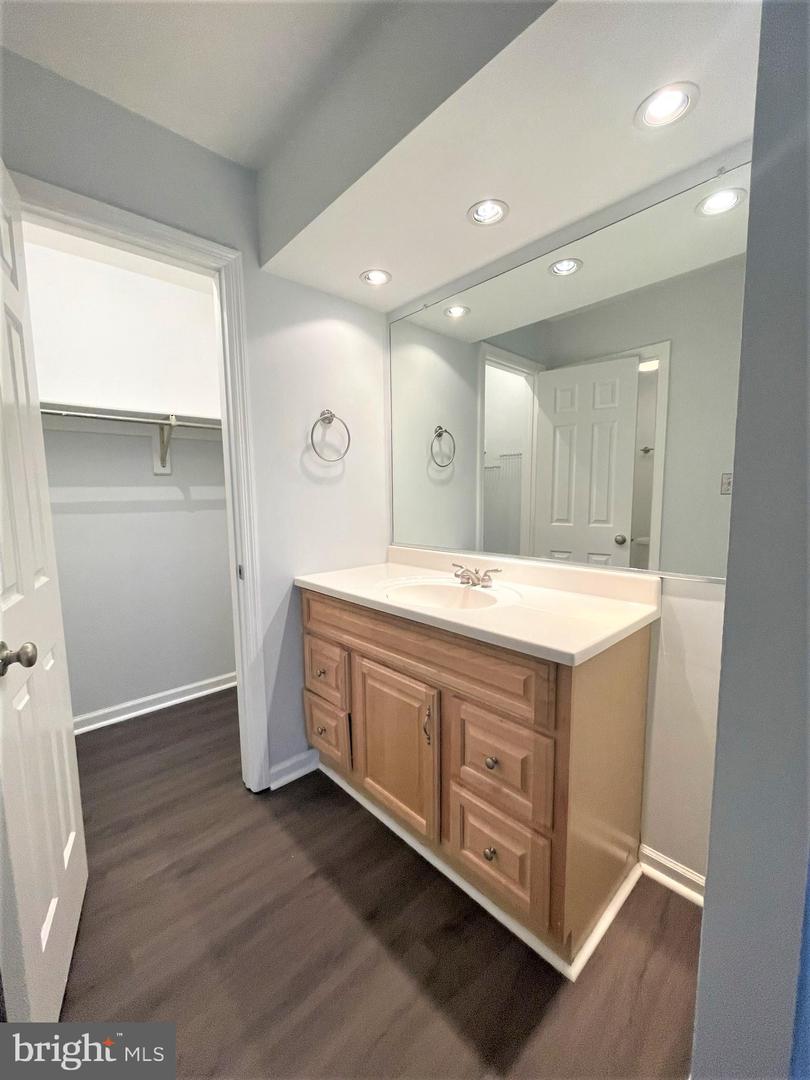 4555 Interlachen Ct #h Property Photo 12