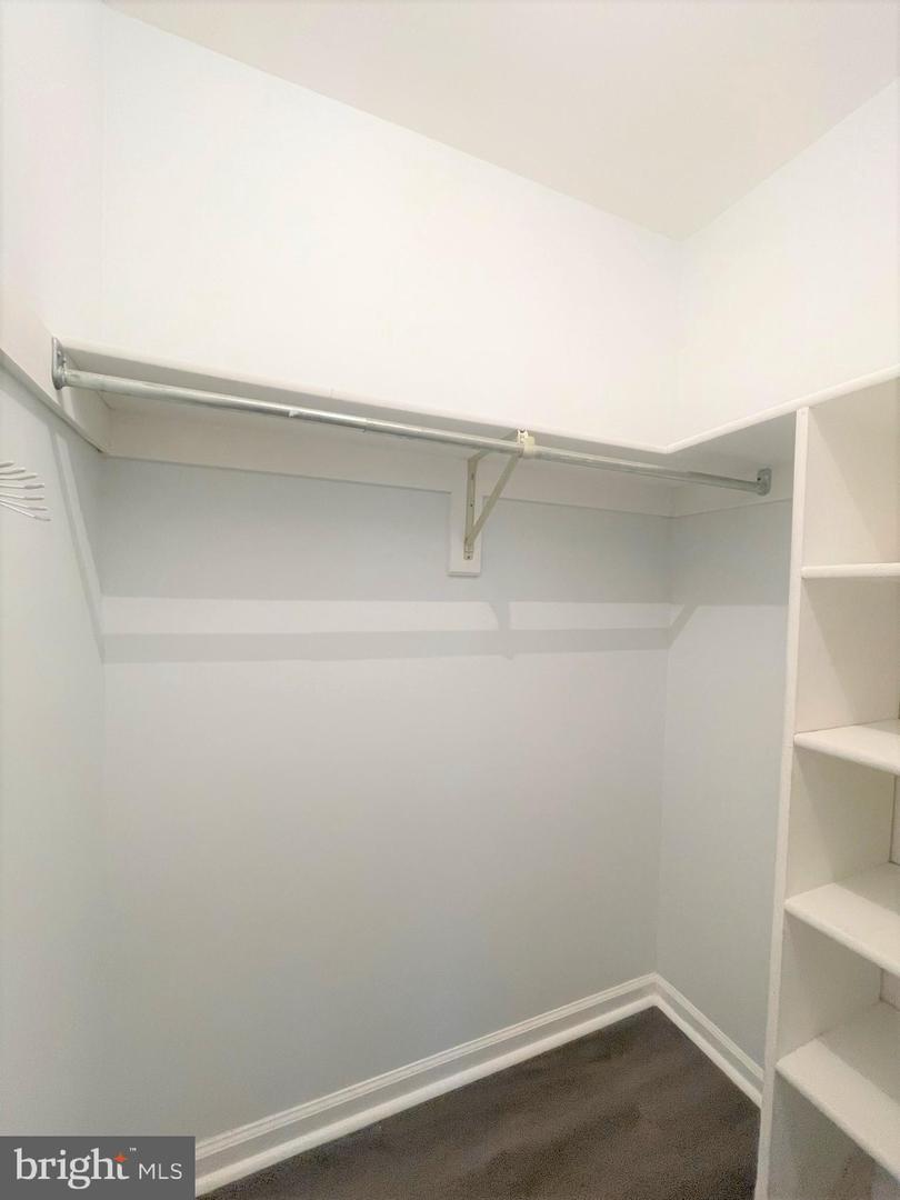 4555 Interlachen Ct #h Property Photo 13