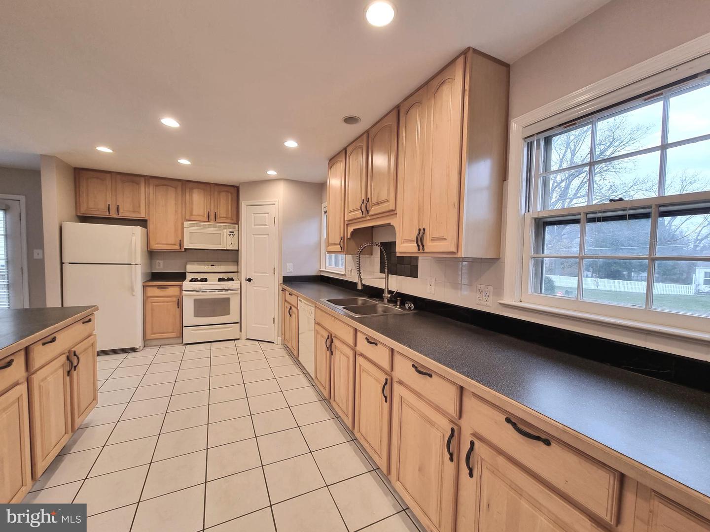 2948 Fairhill Rd Property Photo 6