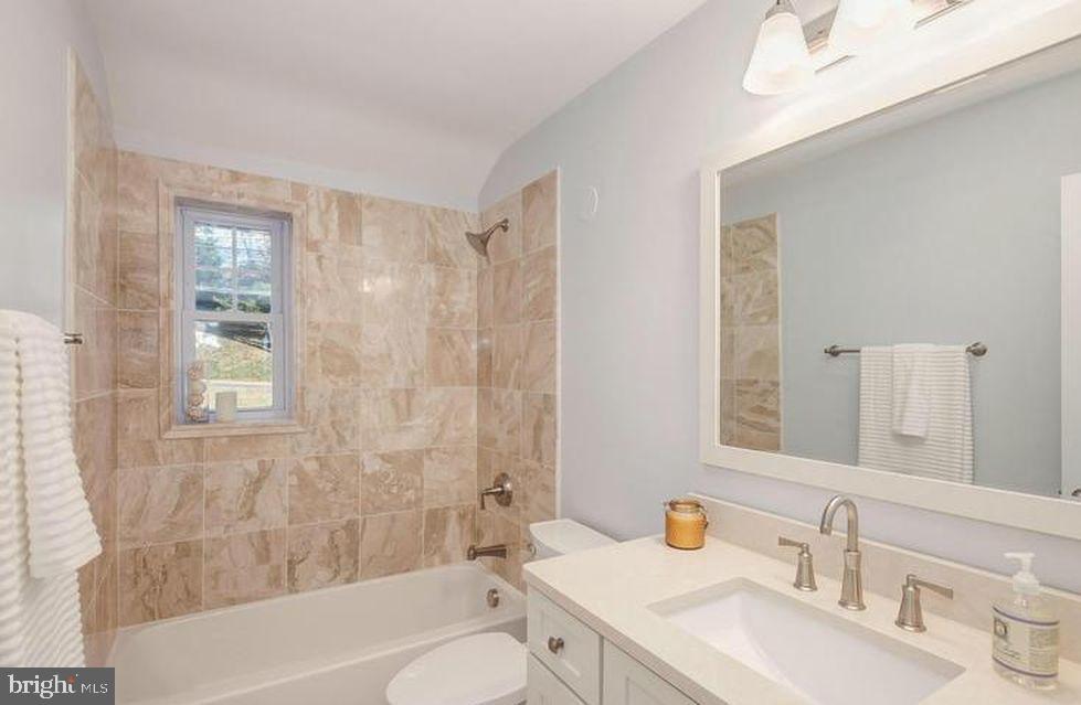 2722 Woodley Pl Property Photo 16