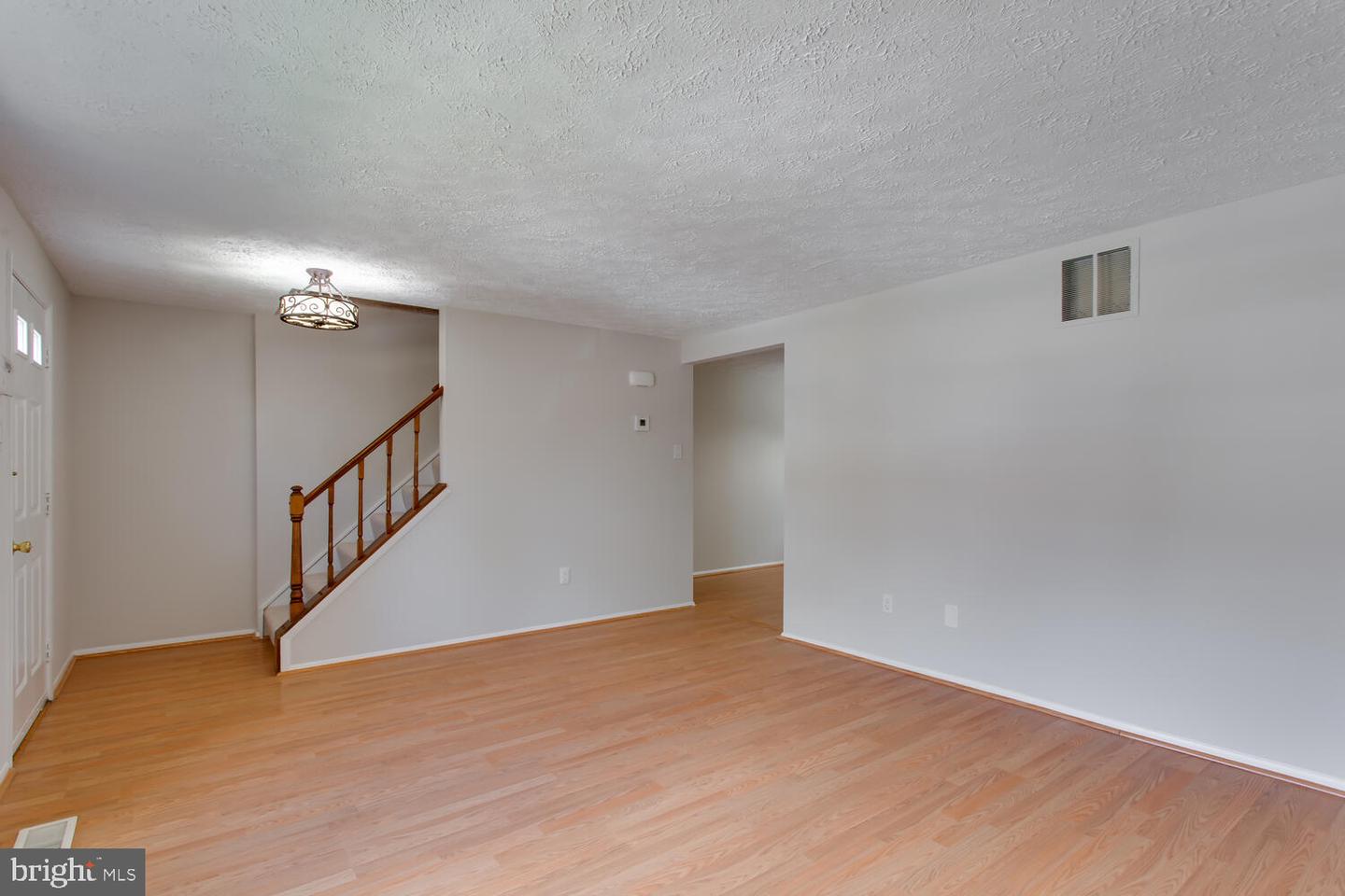 8062 Steeple Chase Ct Property Photo 10
