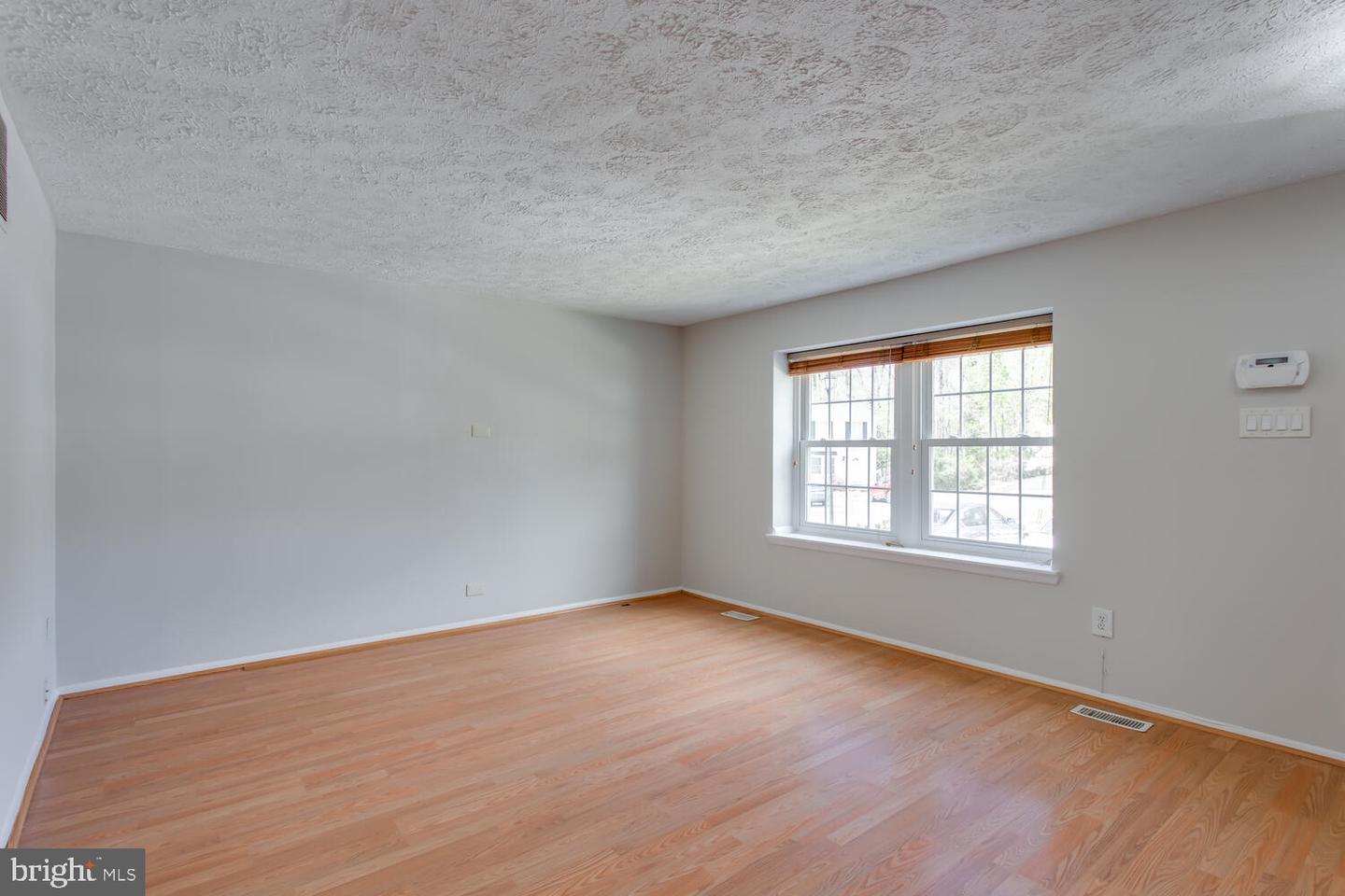 8062 Steeple Chase Ct Property Photo 12
