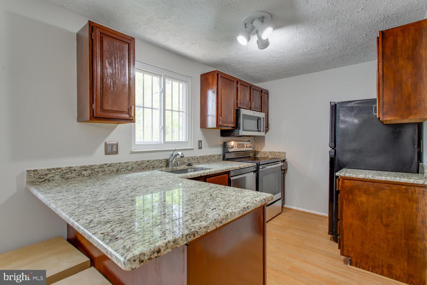 8062 Steeple Chase Ct Property Photo 17
