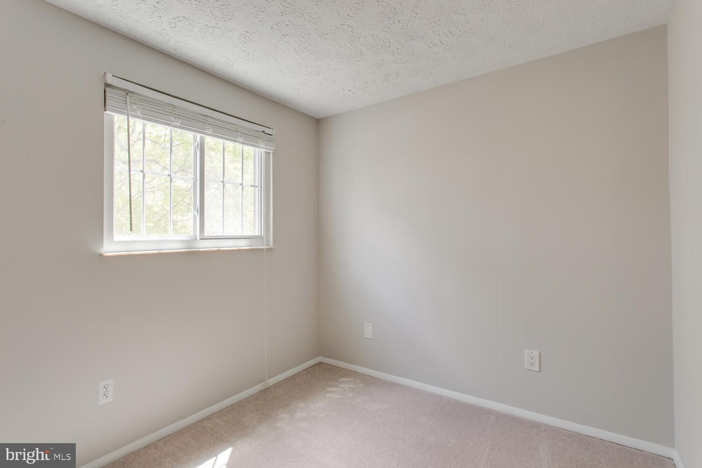 8062 Steeple Chase Ct Property Photo 22