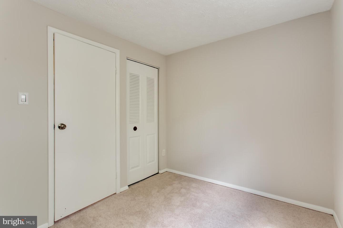8062 Steeple Chase Ct Property Photo 23
