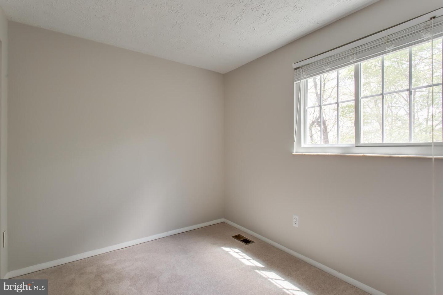 8062 Steeple Chase Ct Property Photo 24