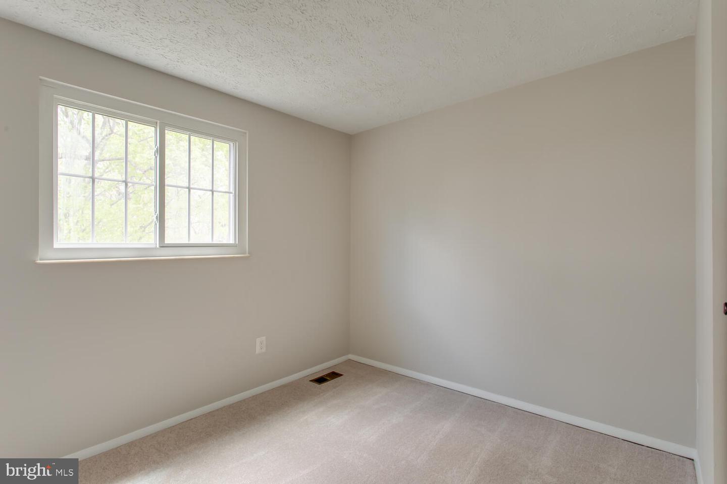 8062 Steeple Chase Ct Property Photo 25