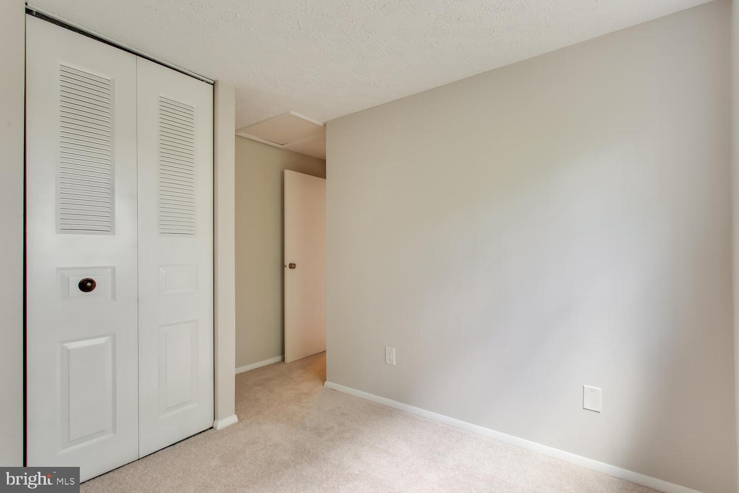 8062 Steeple Chase Ct Property Photo 26