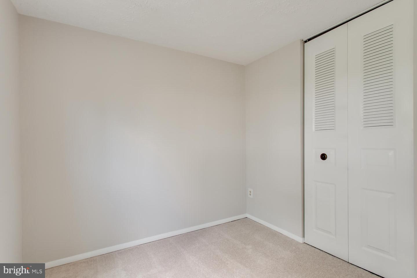 8062 Steeple Chase Ct Property Photo 27