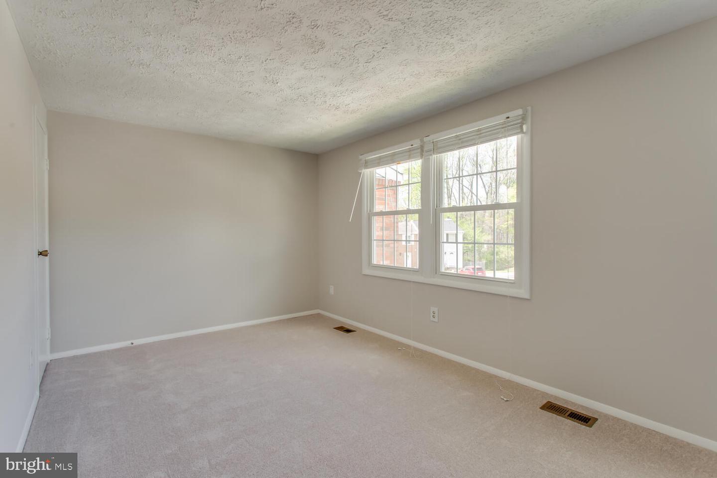 8062 Steeple Chase Ct Property Photo 28