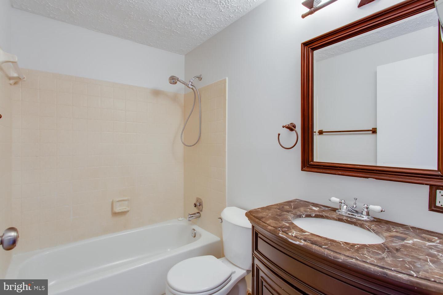 8062 Steeple Chase Ct Property Photo 30