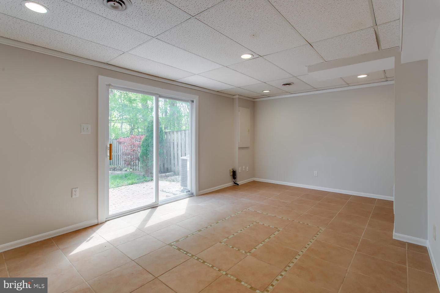 8062 Steeple Chase Ct Property Photo 32