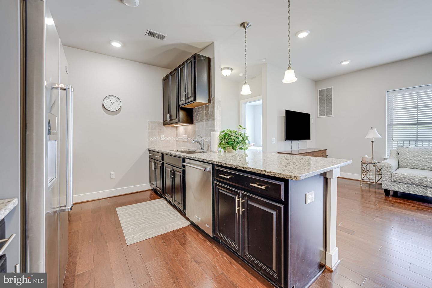 2907 Bleeker St #407 Property Photo 10