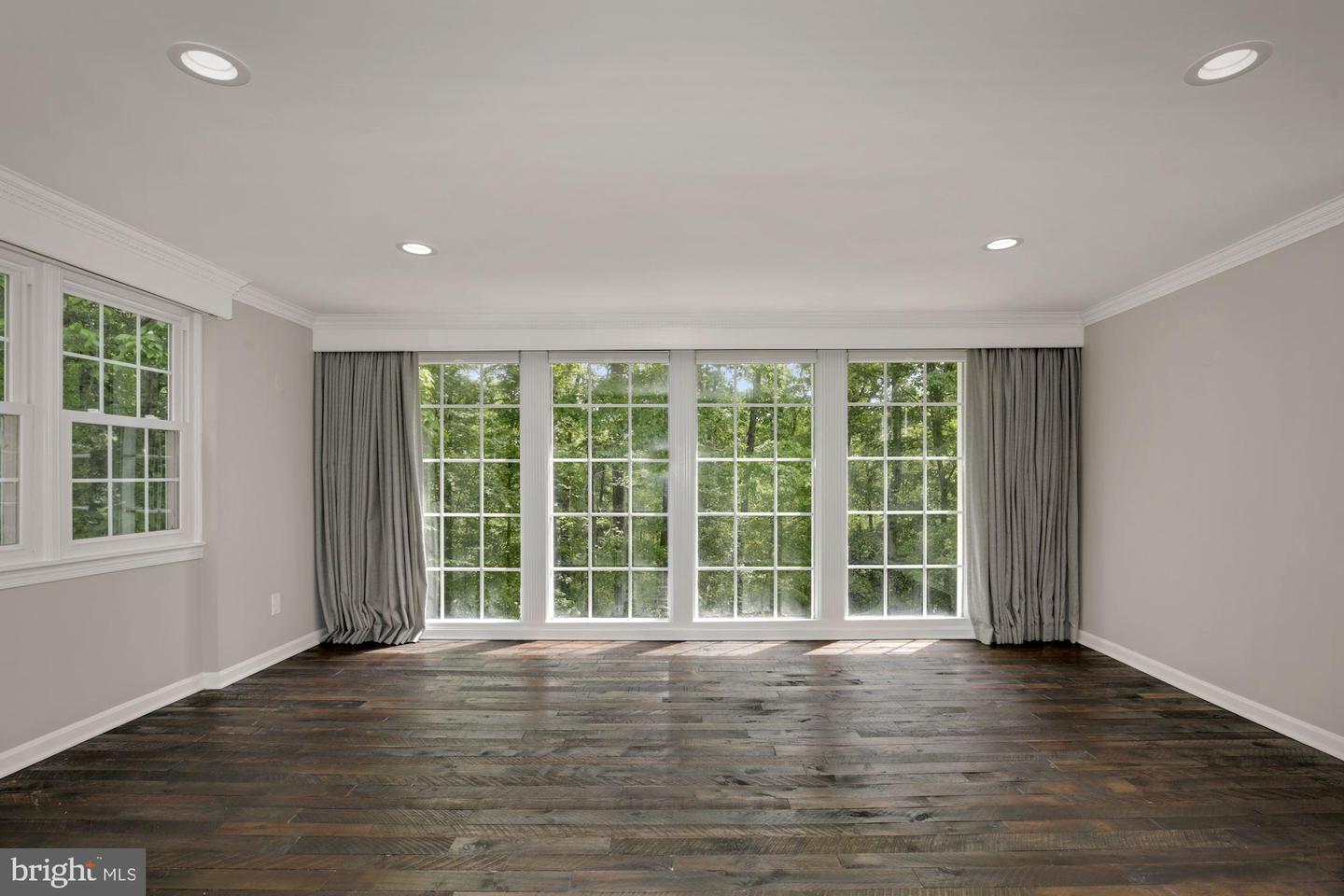 8111 W Point Dr Property Photo 11