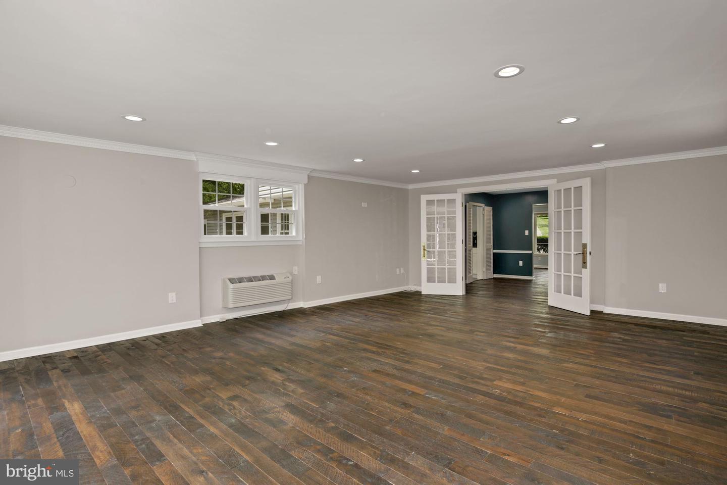 8111 W Point Dr Property Photo 15