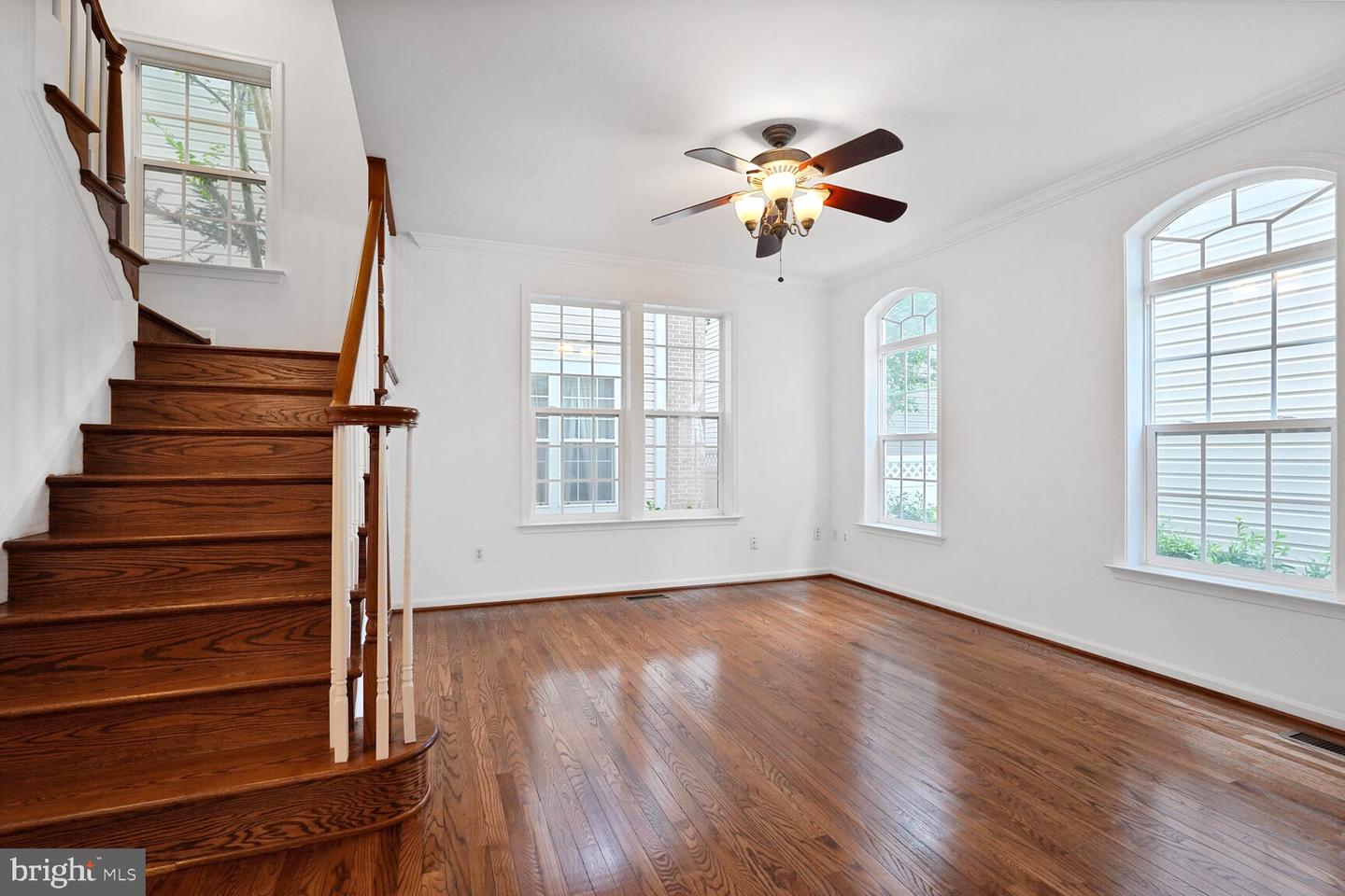 7011 Lawnwood Ct Property Photo 6