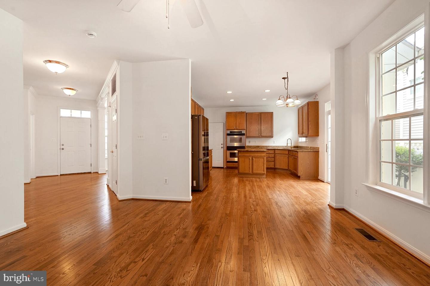 7011 Lawnwood Ct Property Photo 12