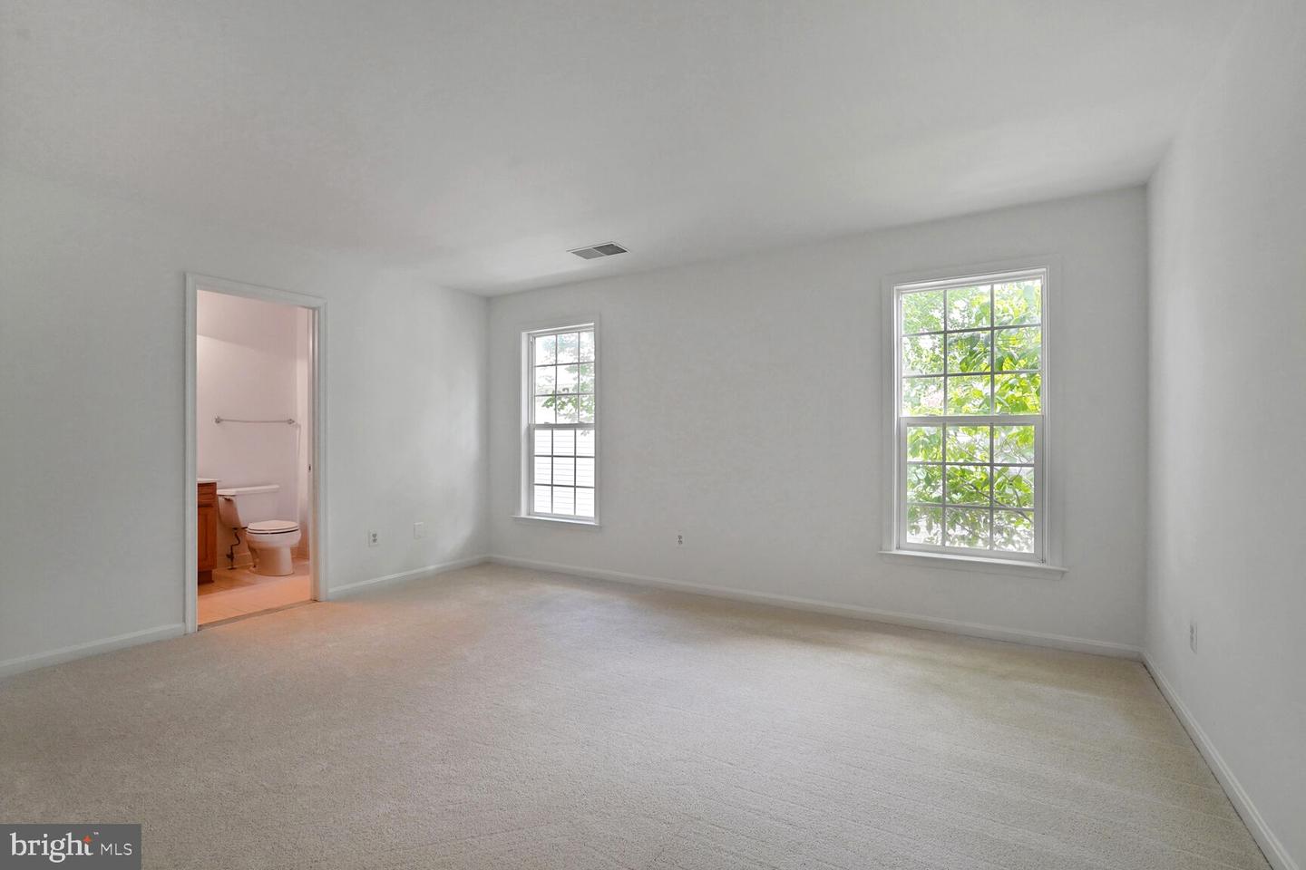 7011 Lawnwood Ct Property Photo 21