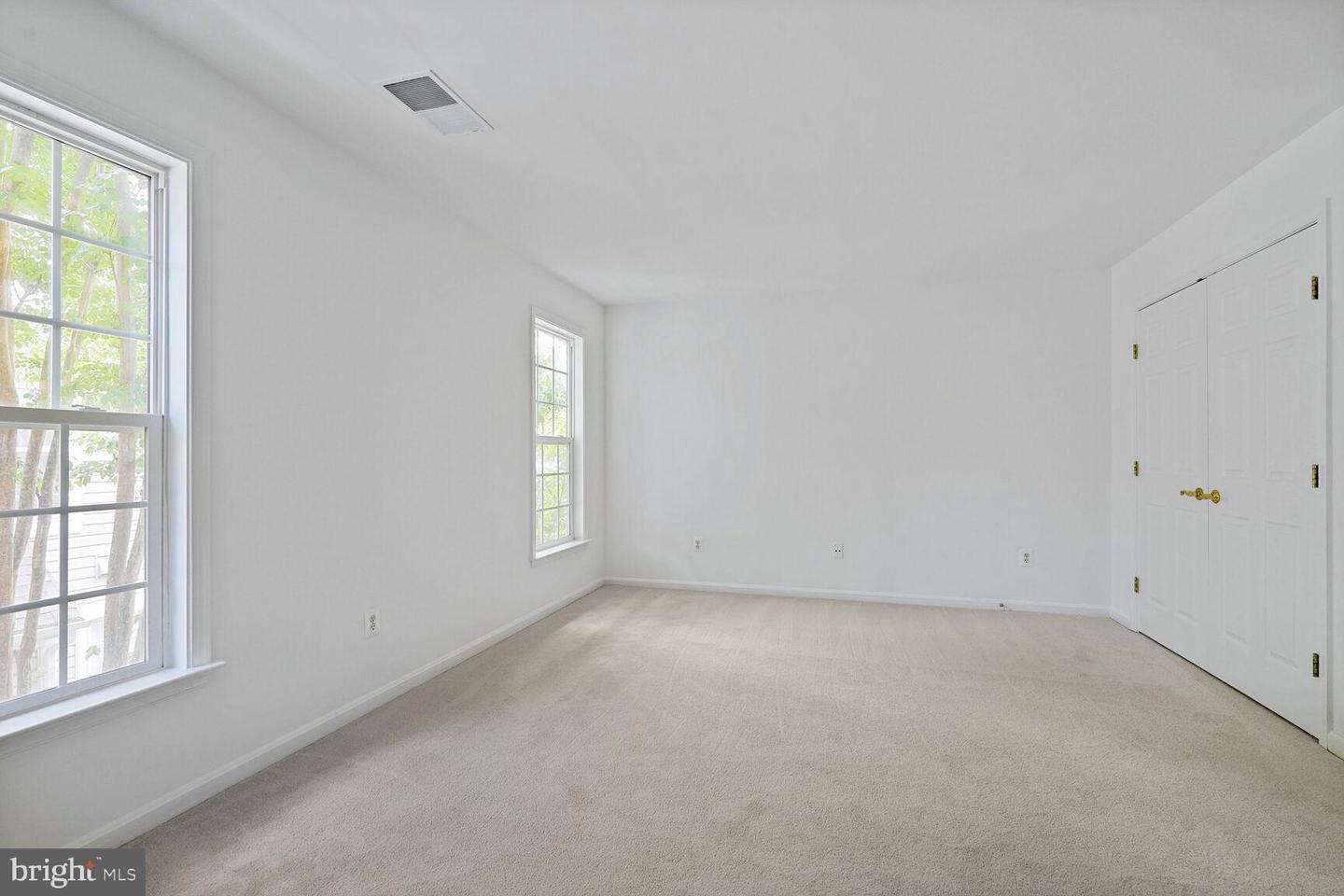 7011 Lawnwood Ct Property Photo 23