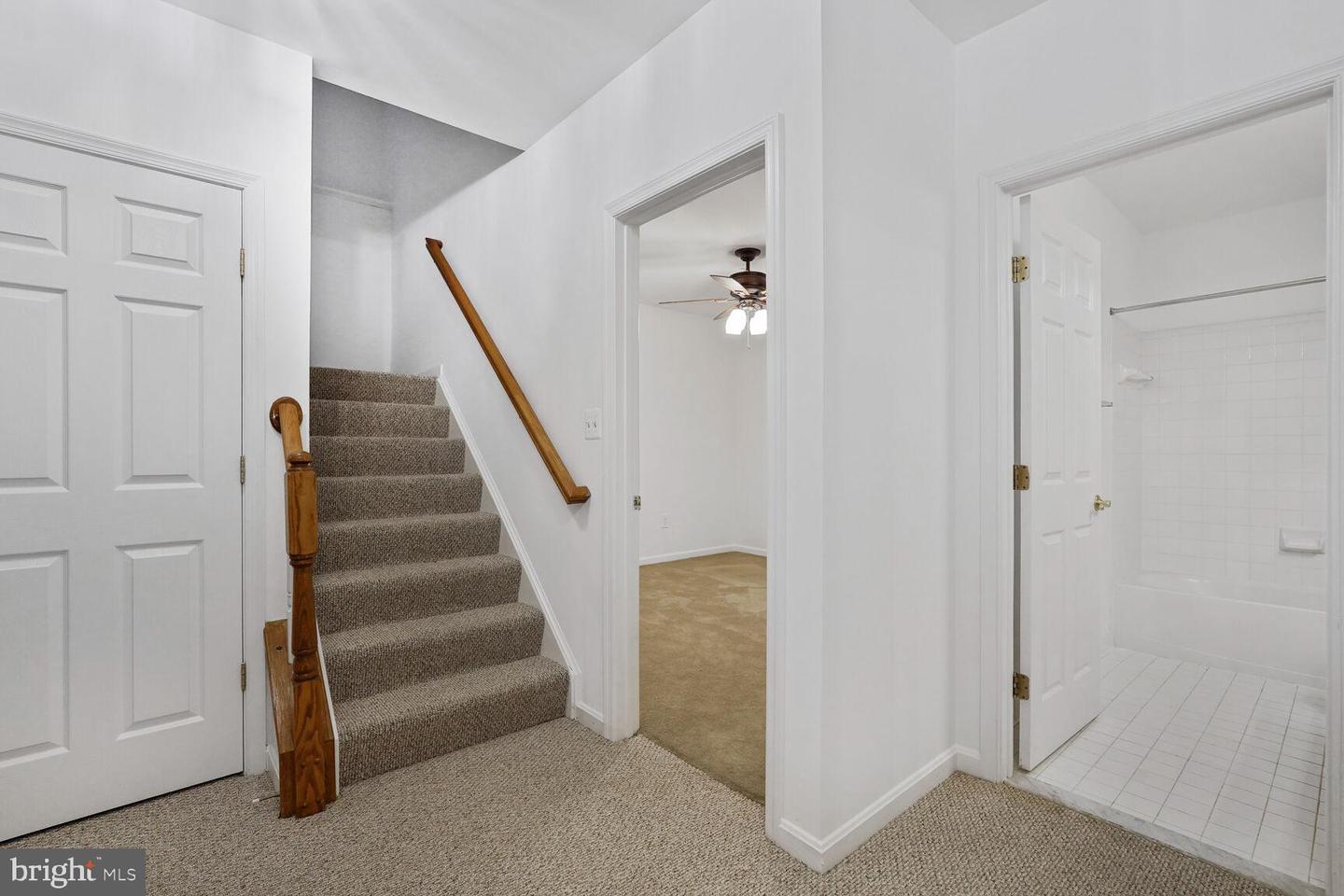 7011 Lawnwood Ct Property Photo 28