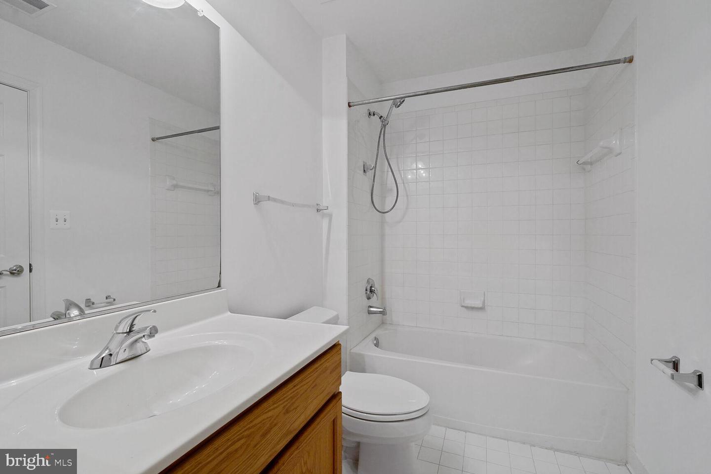7011 Lawnwood Ct Property Photo 29