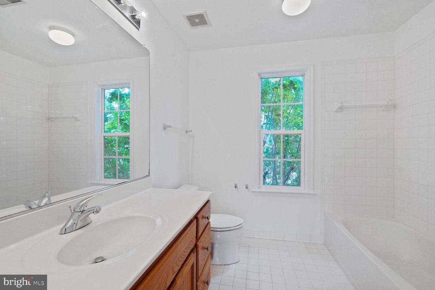 7011 Lawnwood Ct Property Photo 37