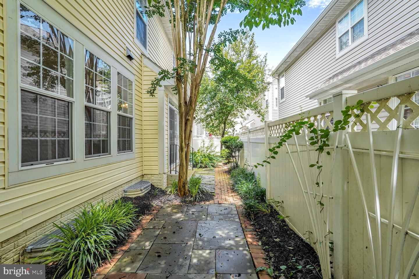 7011 Lawnwood Ct Property Photo 47