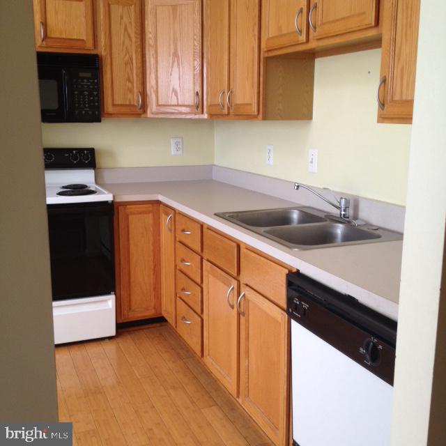 7530-e Coxton Ct #113 Property Photo 9