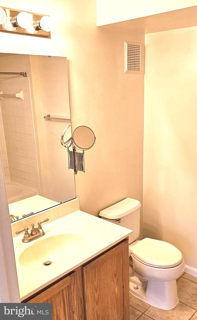 7530-e Coxton Ct #113 Property Photo 14