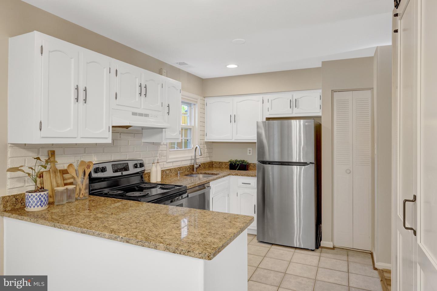 9979 Capperton Dr Property Photo 14
