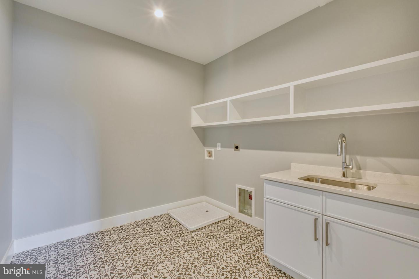 1127 Guilford Ct Property Photo 32