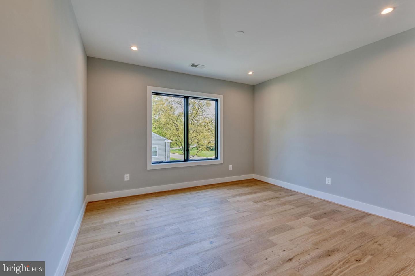 1127 Guilford Ct Property Photo 35