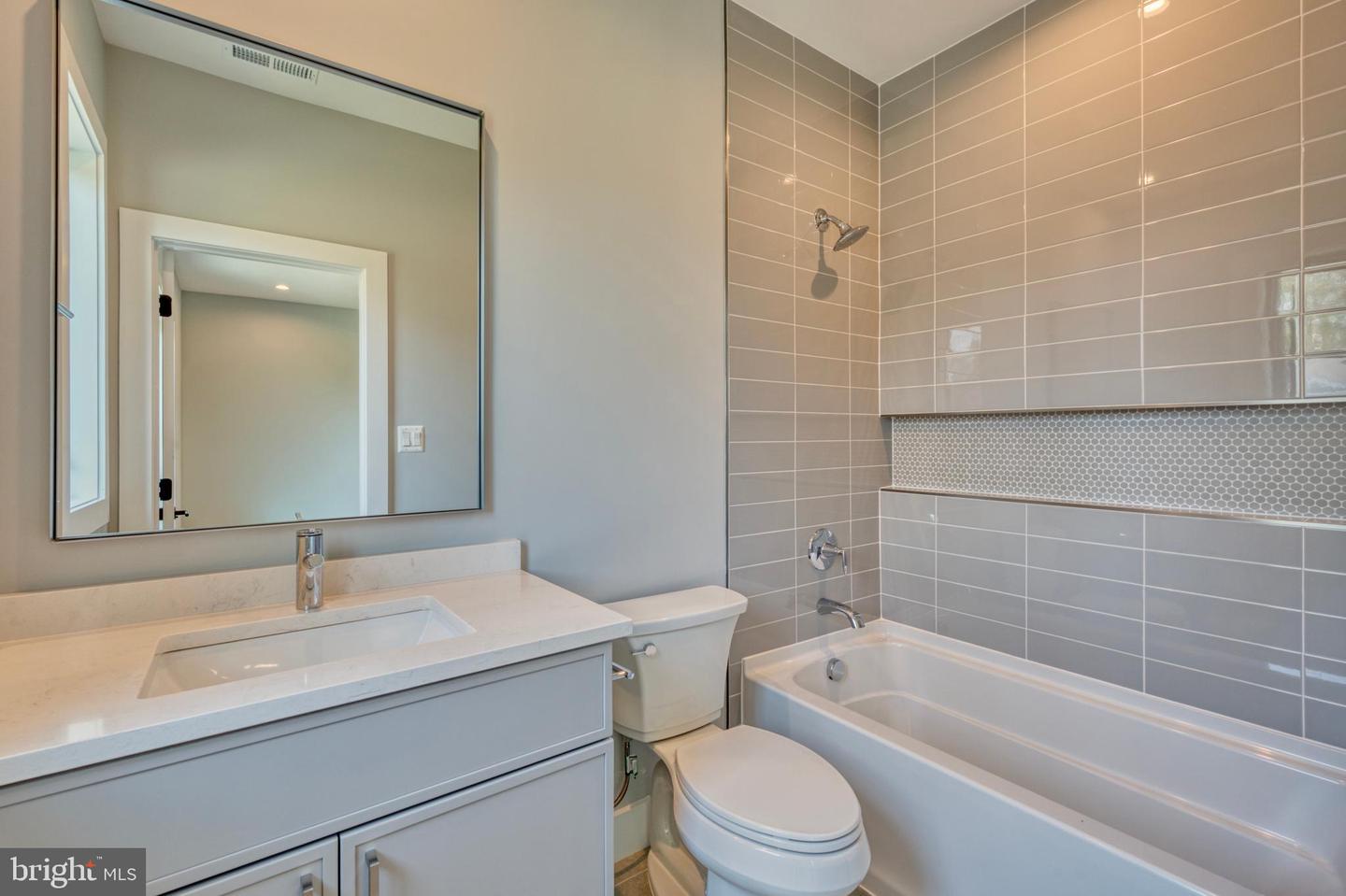 1127 Guilford Ct Property Photo 38