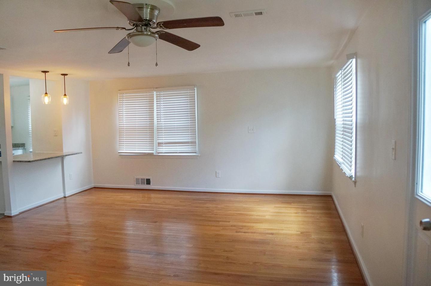 3027 Wayne Rd Property Photo 4
