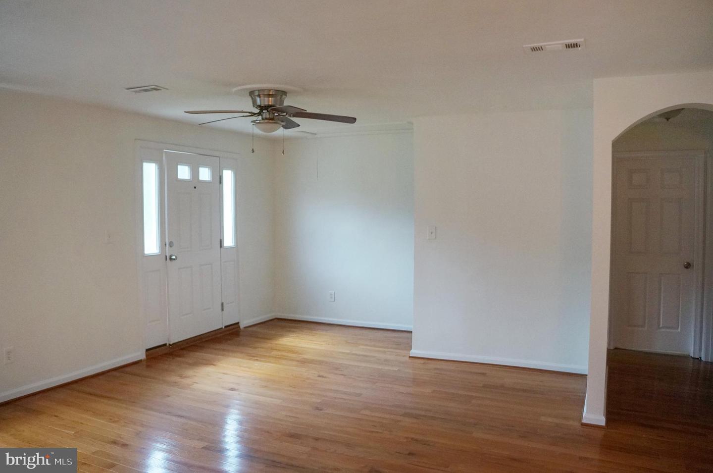 3027 Wayne Rd Property Photo 6