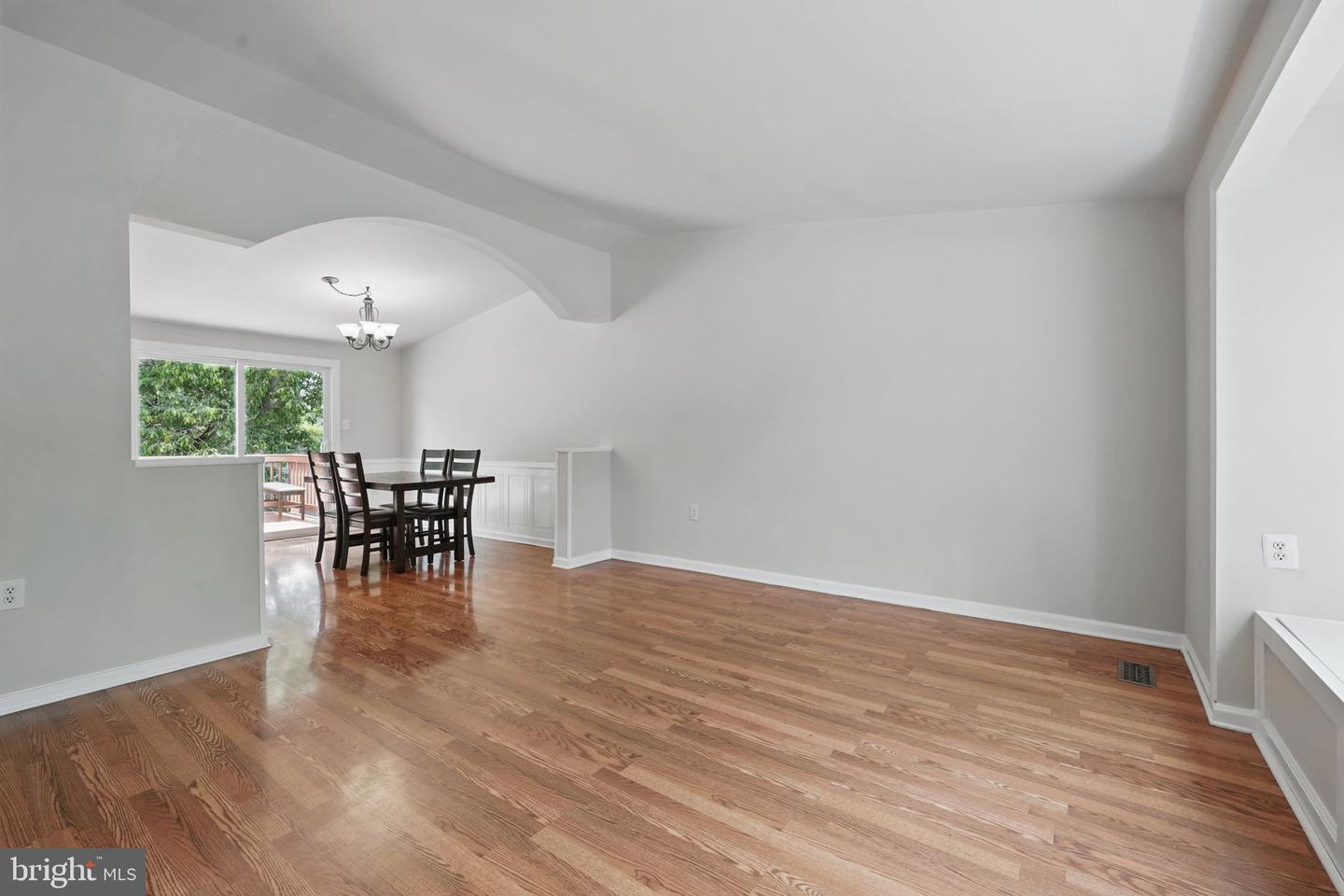 1258 Magnolia Property Photo 6