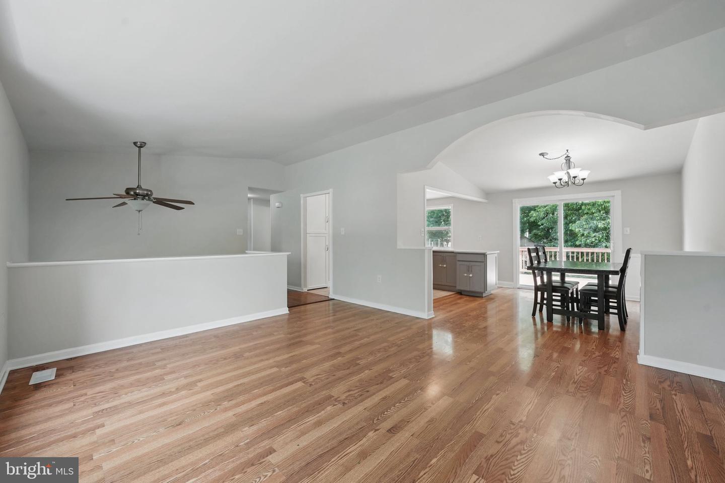 1258 Magnolia Property Photo 8
