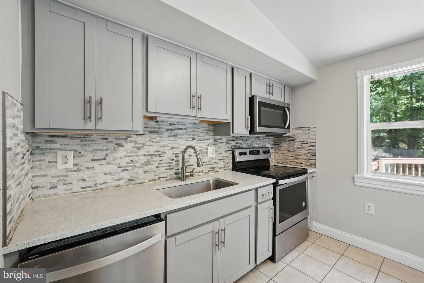 1258 Magnolia Property Photo 17