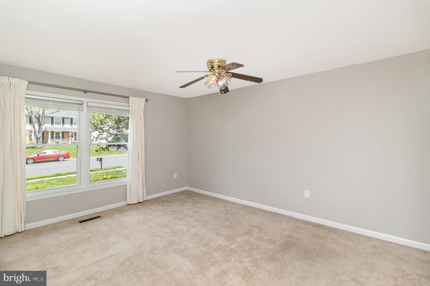 8909 Applecross Ln Property Photo 8