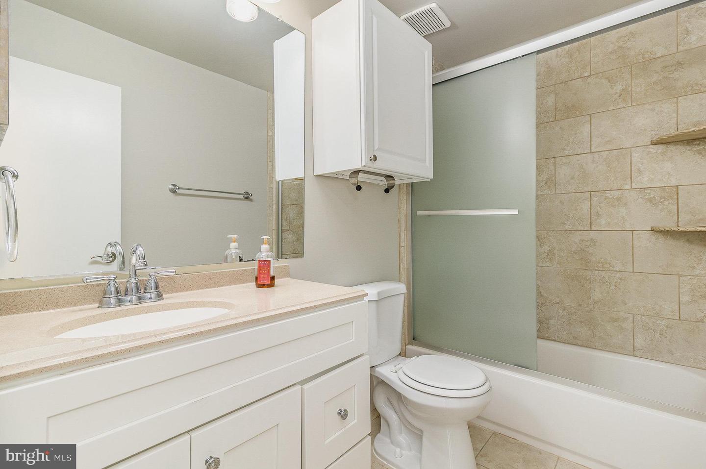 8909 Applecross Ln Property Photo 12