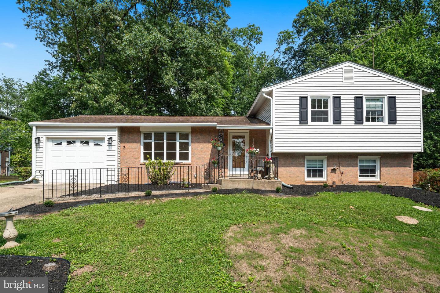 7007 GILLINGS RD Property Photo 1