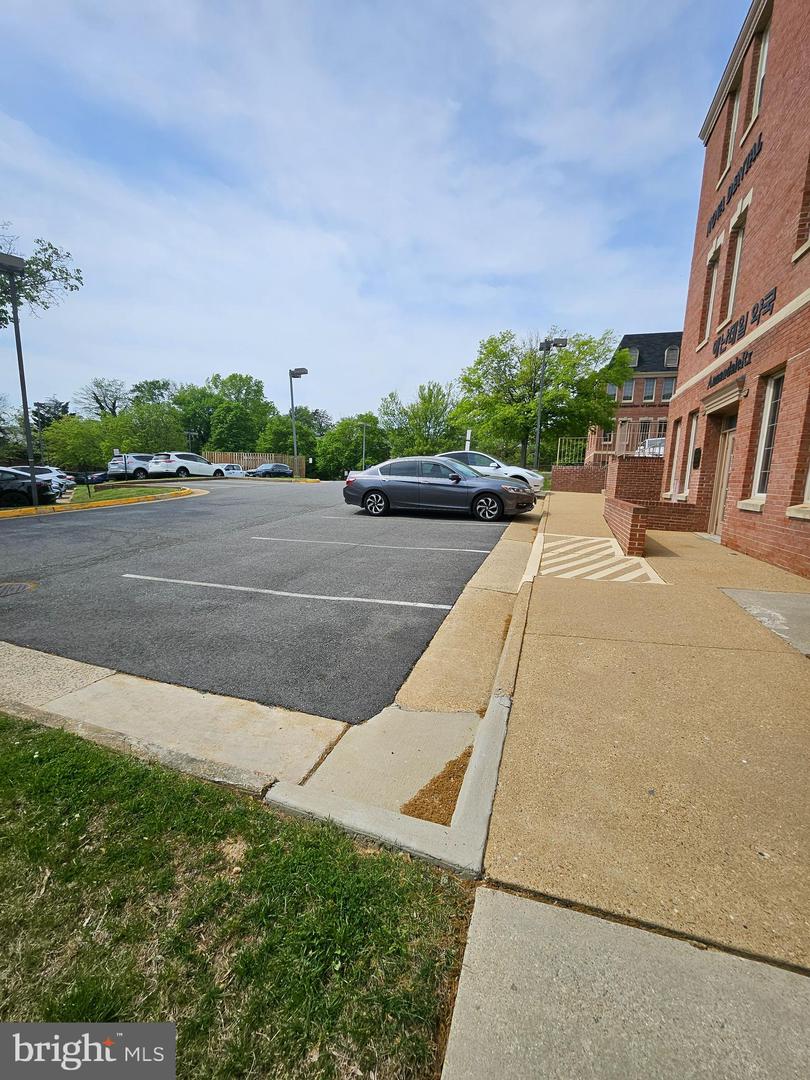 7006 Little River Tpke #a Property Photo 6
