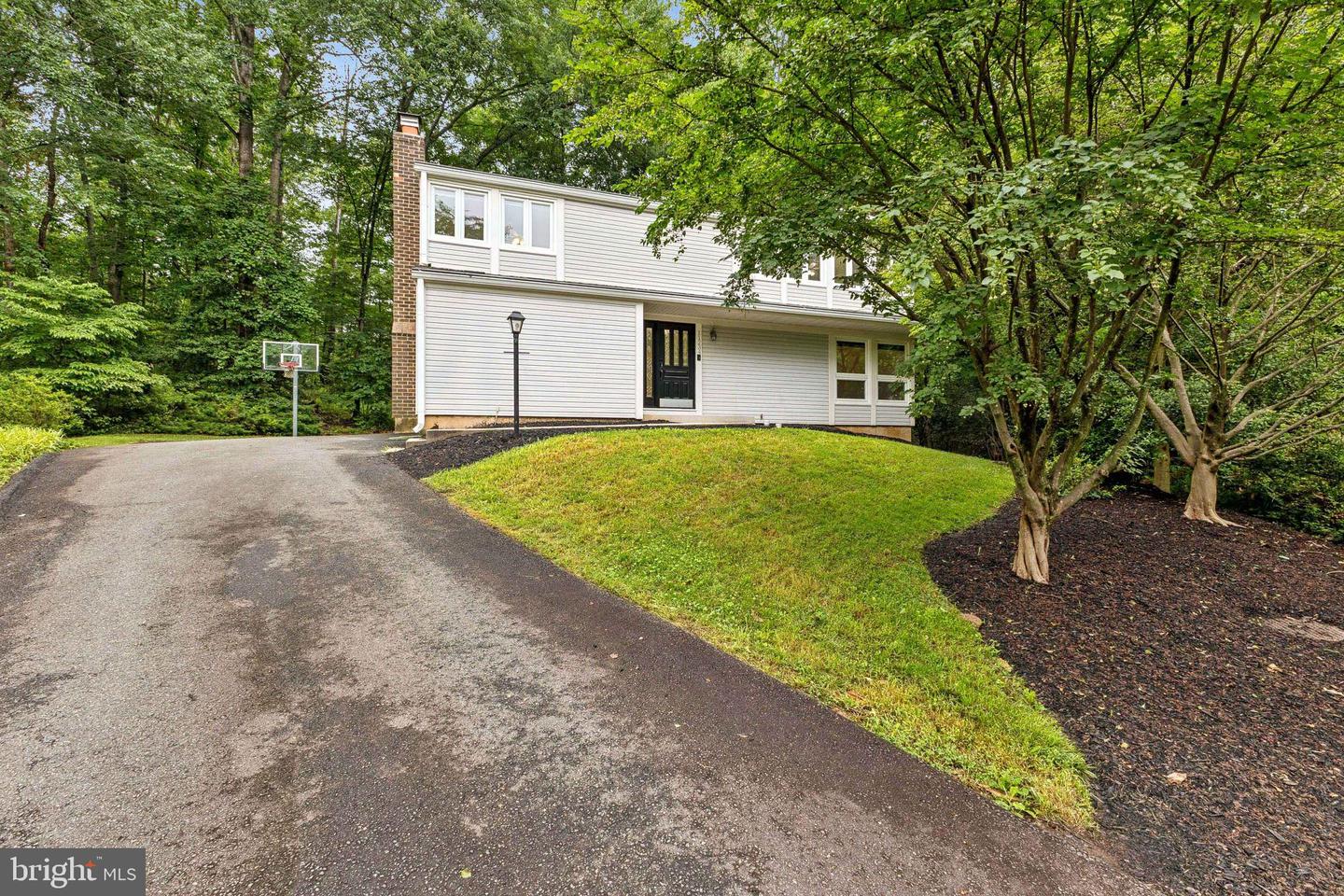 11234 Hunting Horn Ln Property Photo 2