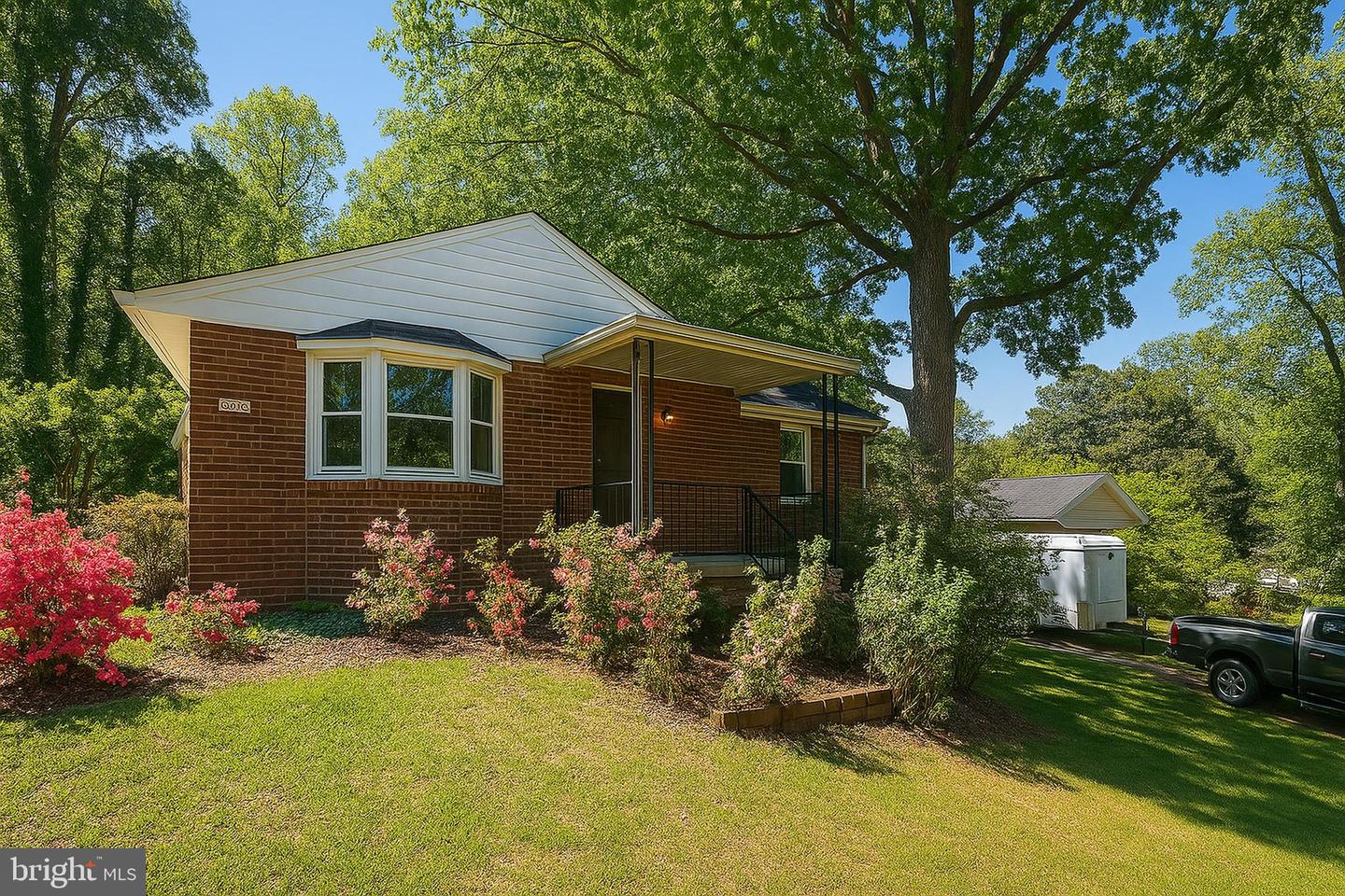 2711 Groveton St Property Photo 1